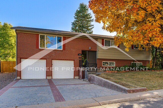 Building Photo - Spacious Home with Natural Light & Fenced ...