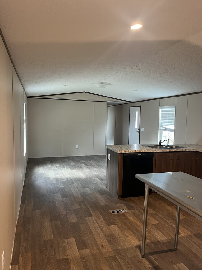 Building Photo - 4374 Loys Dr