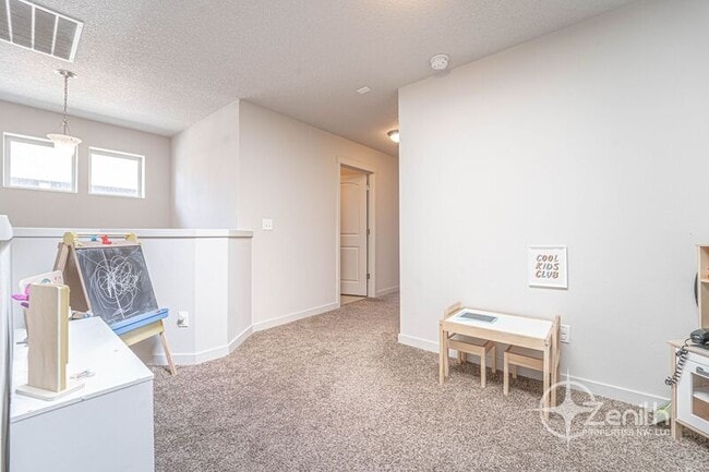 Building Photo - 5921 NE 48th St