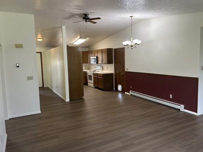 Building Photo - 202 Fern Ln
