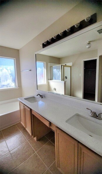 Building Photo - 5598 Carrington Dr