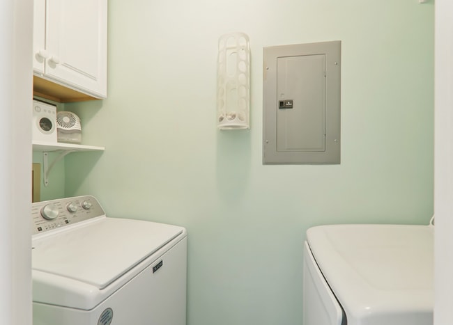 Building Photo - 1374 Cunat Ct