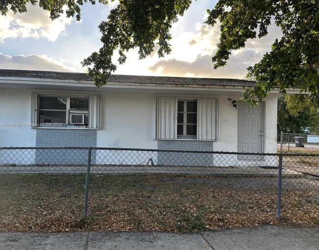 Building Photo - 6300 Pierce St