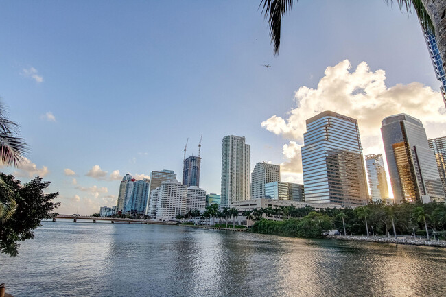 Building Photo - 801 Brickell Key Blvd