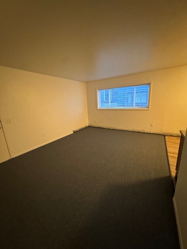 Building Photo - 401 N Mumford St