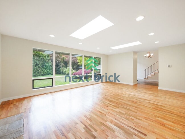 Building Photo - 3 Bed and 3 Bath Plus Office Private Single-family Home is Available for Rent!