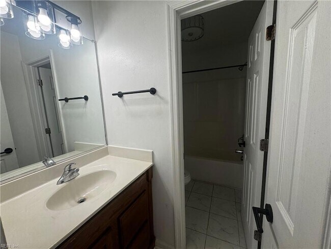 Building Photo - 1314 Summit Ave