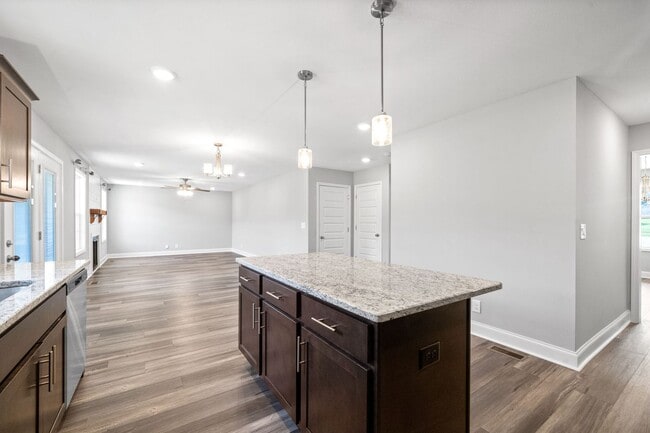 Building Photo - Beautiful Home Close to Fort Campell Ready for You to Make New Memories In