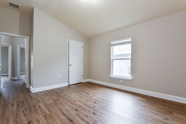 Building Photo - 1019 Longville Cir