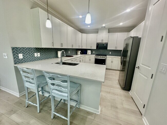 Building Photo - Margaritaville Two Bedroom Fully Furnished Home!