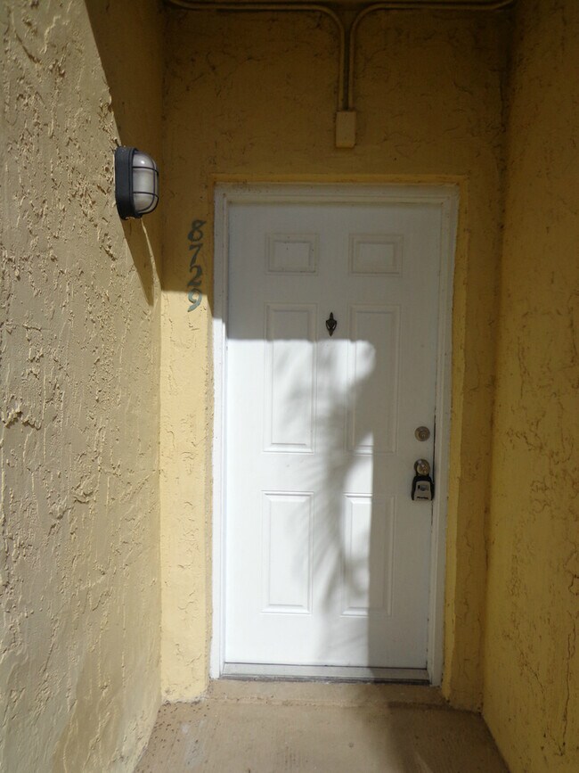 Building Photo - Cozy 2/1 Home in Sunrise!
