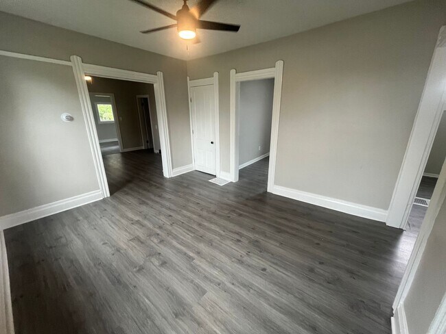 Building Photo - 3511 Memphis-Lower