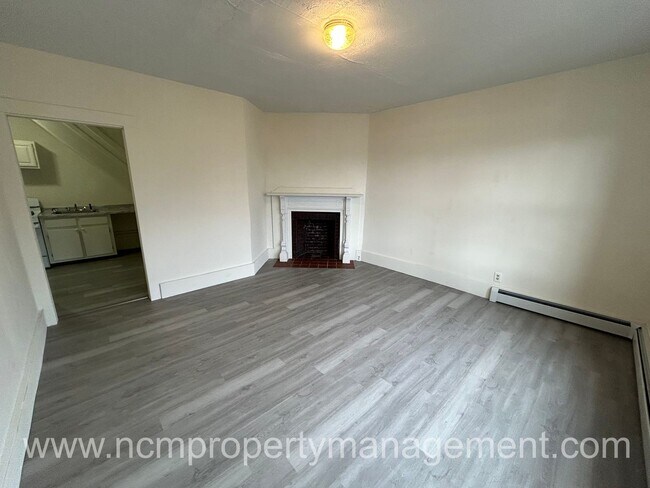 Building Photo - 28 Garnet St