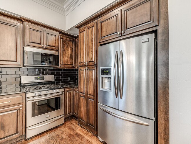 Building Photo - Beautiful Downtown OKC Townhouse