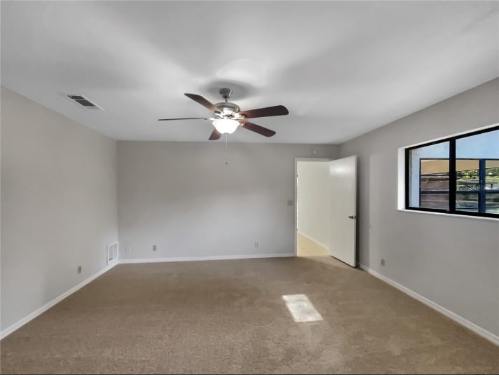 Building Photo - 236 Longhorn Dr