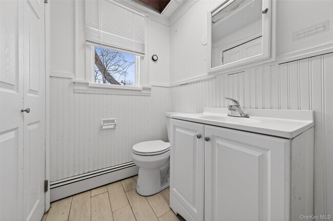 Building Photo - 32 Quaker Hill Rd