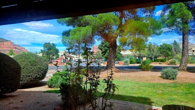 Building Photo - 65 Verde Valley School Rd