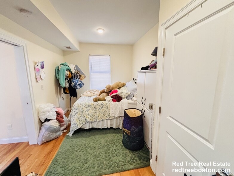 Building Photo - 549 Washington St