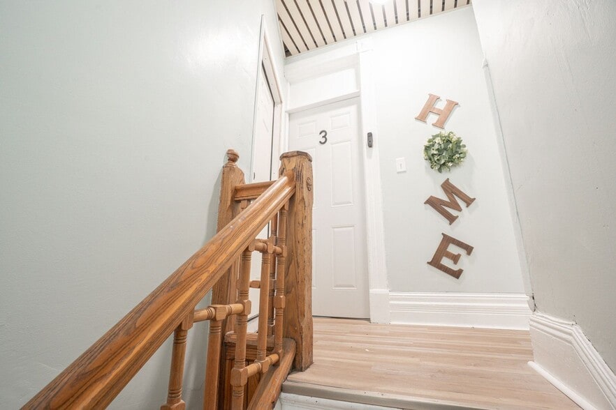 Building Photo - 731 S 7th St