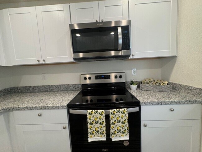 Building Photo - 1 Yr New 3 BR 2BA in Chaparral Terrace w/ ...