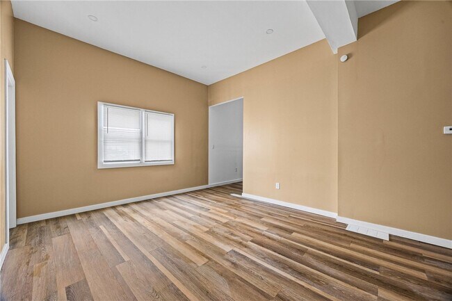 Building Photo - 127 Carter St