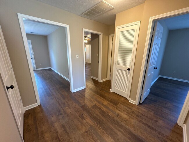 Building Photo - 3320-3322 River Oaks Blvd