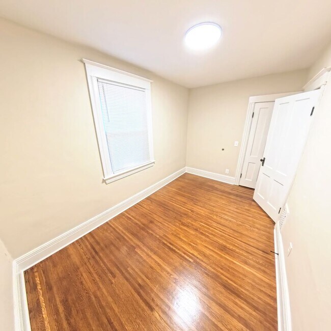 Building Photo - 308-310-310 Crosman Terrace