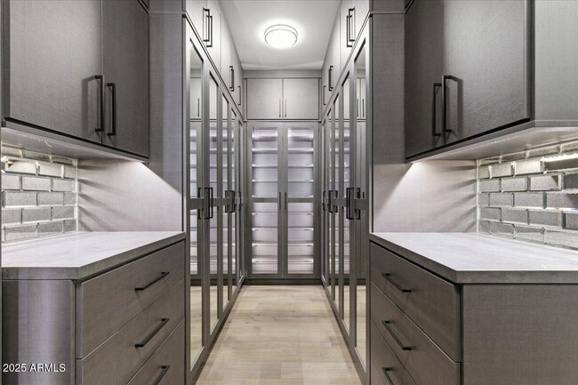 Building Photo - 10203 E Camelot Ct