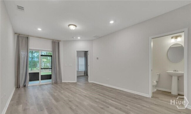 Building Photo - 20 Lower Creek Dr