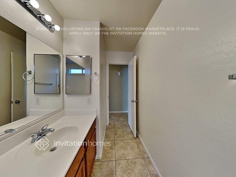 Building Photo - 11581 W Palo Verde Ave