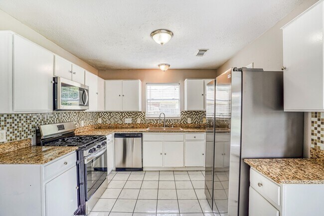 Building Photo - 518 Foxglove Dr