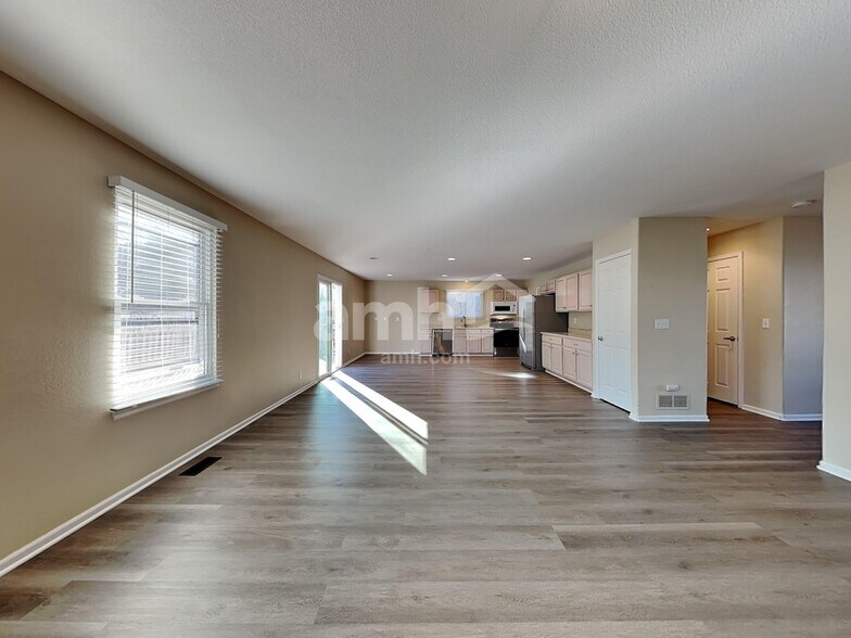 Building Photo - 3104 E 108th Dr