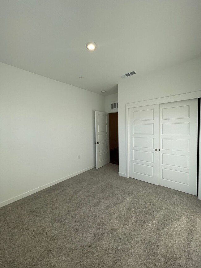 Building Photo - Modern Luxury Living in Madera! $500 OFF FIRST MONTH'S RENT