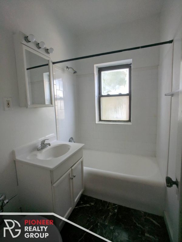 Building Photo - 536 W Arlington Pl