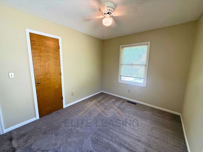 Building Photo - 1517 W Forest Dr