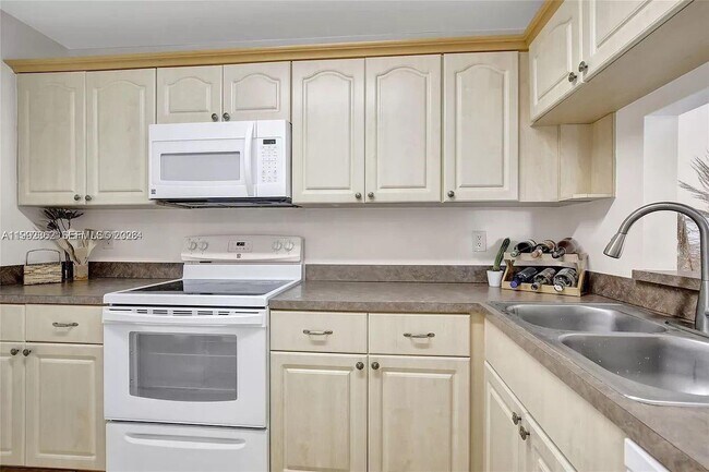 Building Photo - 561 NW 100th Pl