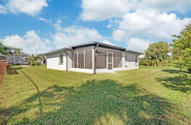 Building Photo - 7332 Mako Dr