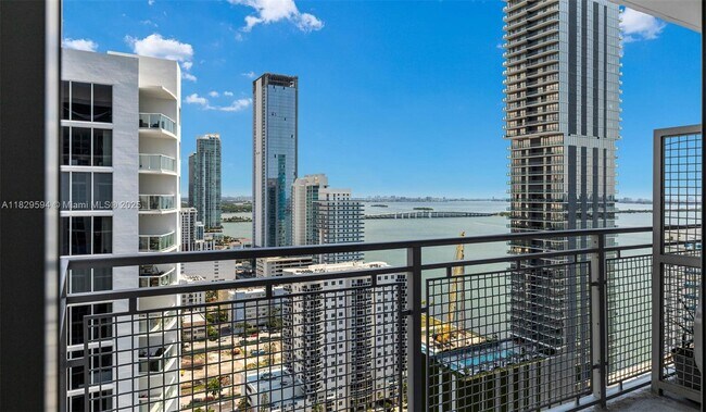 Building Photo - 2150 N Bayshore Dr