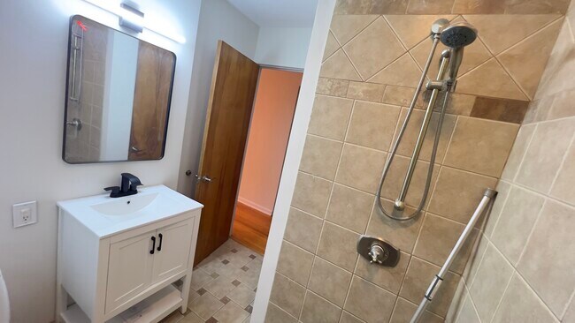 Building Photo - 2187 Scott Rd