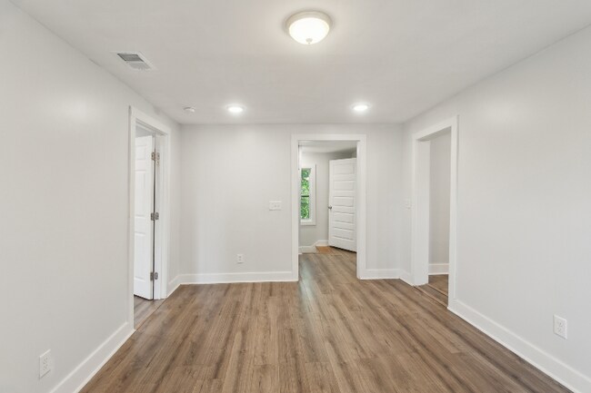 Building Photo - 502 W 48th St
