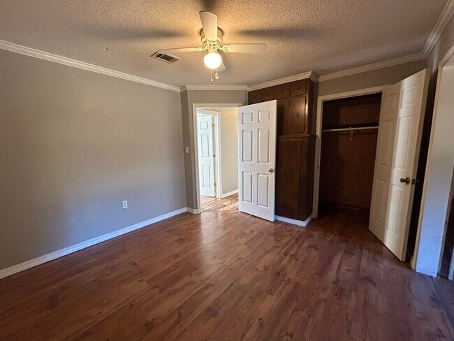 Building Photo - 15 Micanoty Trce