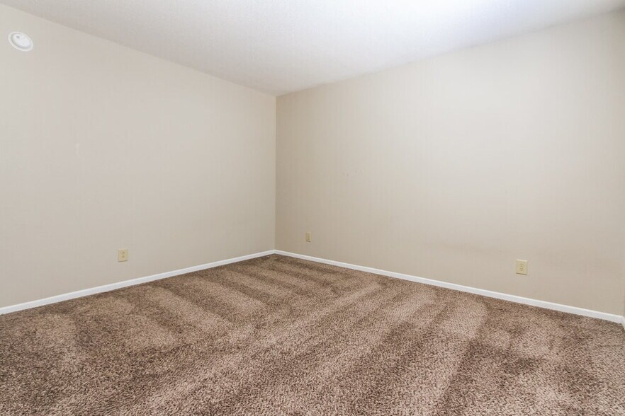 Building Photo - 2832 Ludwig Dr