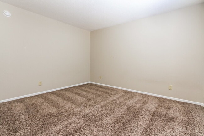 Building Photo - 2832 Ludwig Dr