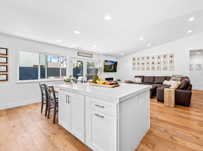 Building Photo - 6522 Farinella Dr