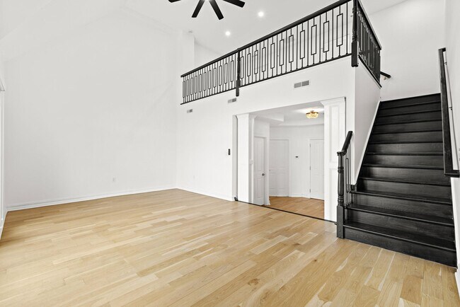 Building Photo - 16 Regency Pl