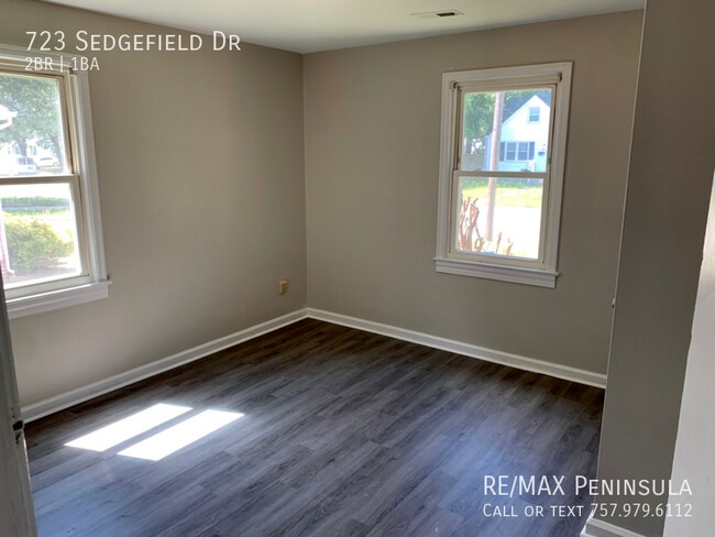 Building Photo - 723 Sedgefield Dr