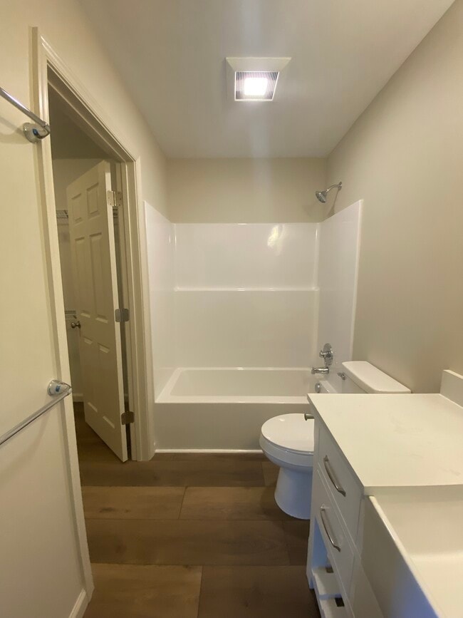 Building Photo - 2321
