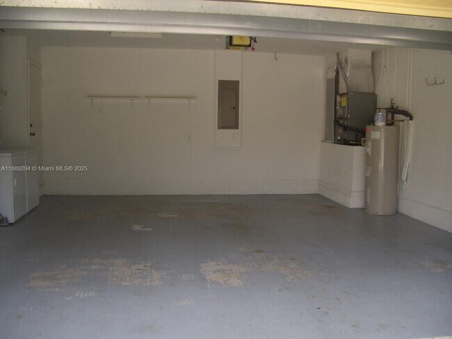 Building Photo - 894 Phoenix Way
