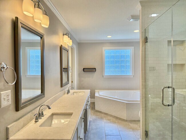 Building Photo - 3721 Stillwood Dr