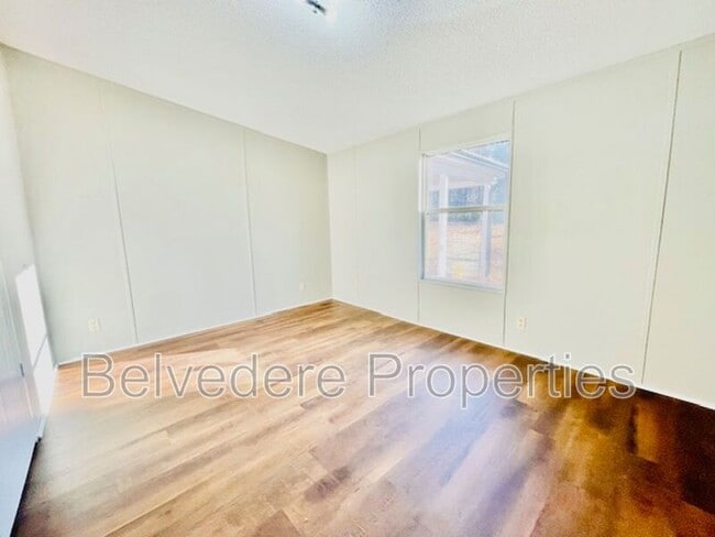 Building Photo - 237 Red Oak Dr